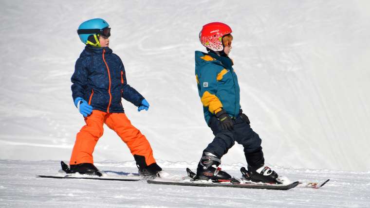Najlepsze miejsca do nauki jazdy na nartach dla młodych adeptów białego szaleństwa