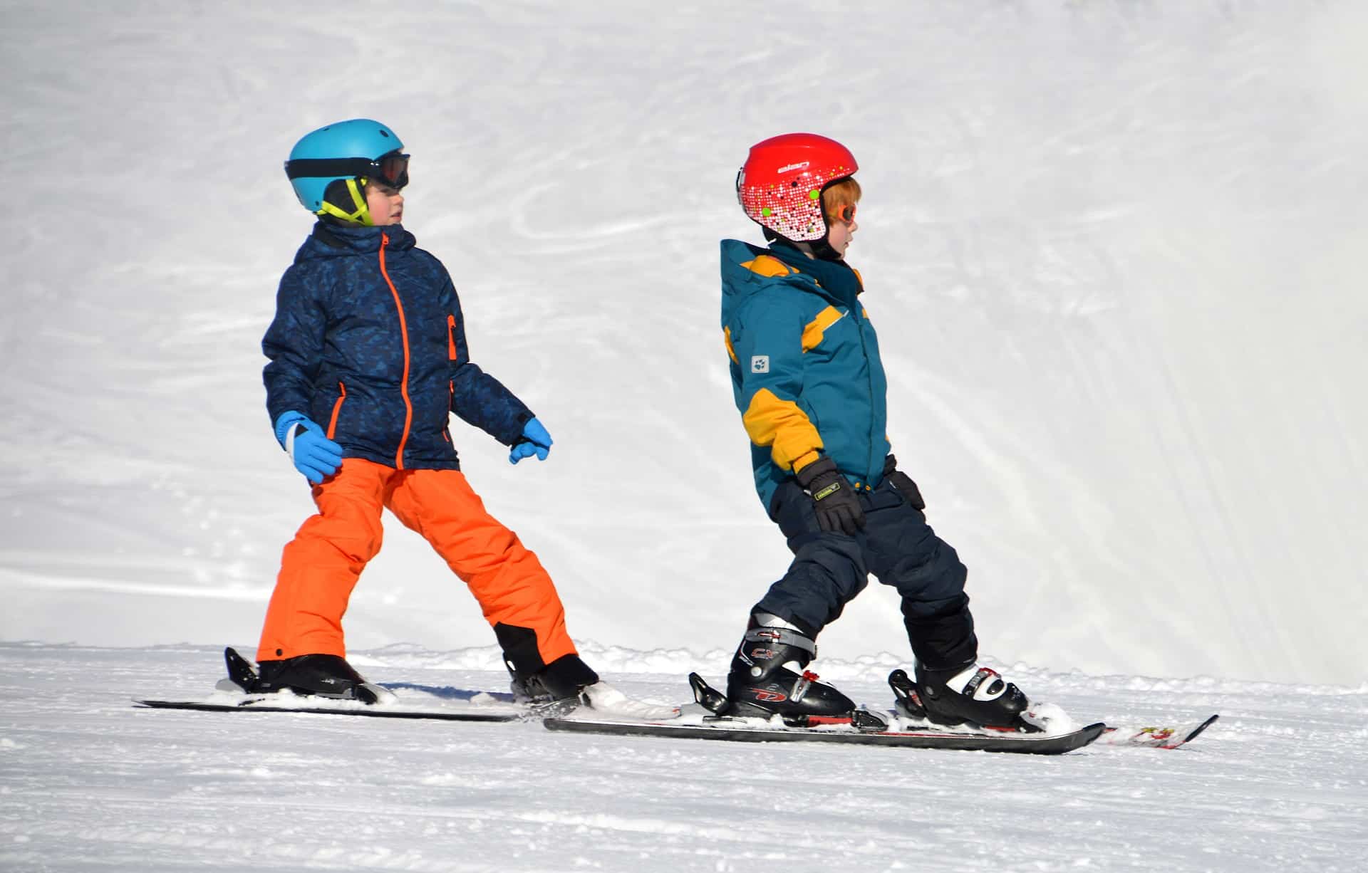 Najlepsze miejsca do nauki jazdy na nartach dla młodych adeptów białego szaleństwa