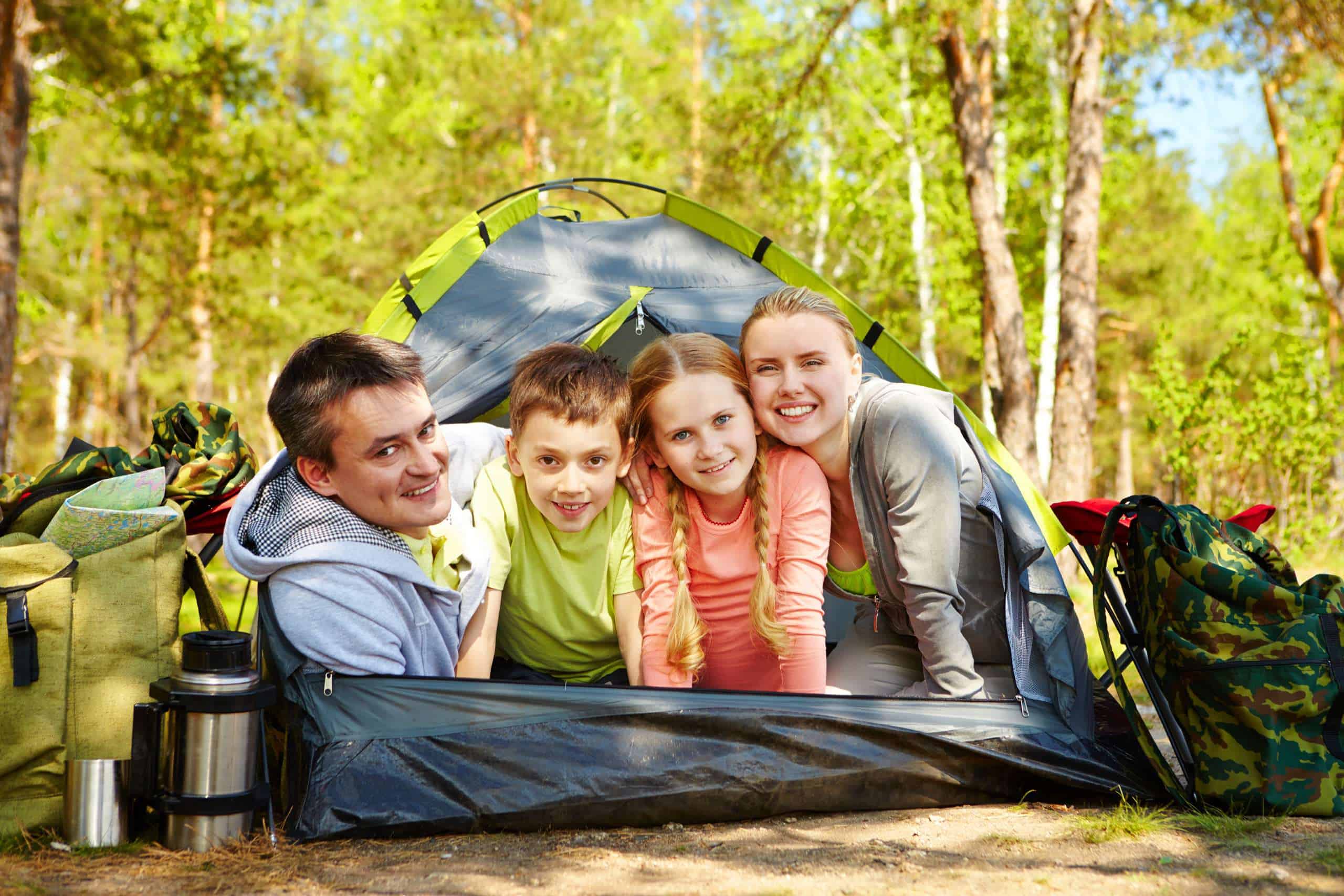 Rodzinny nocleg pod chmurką. Jaki namiot sprawdzi się najlepiej?