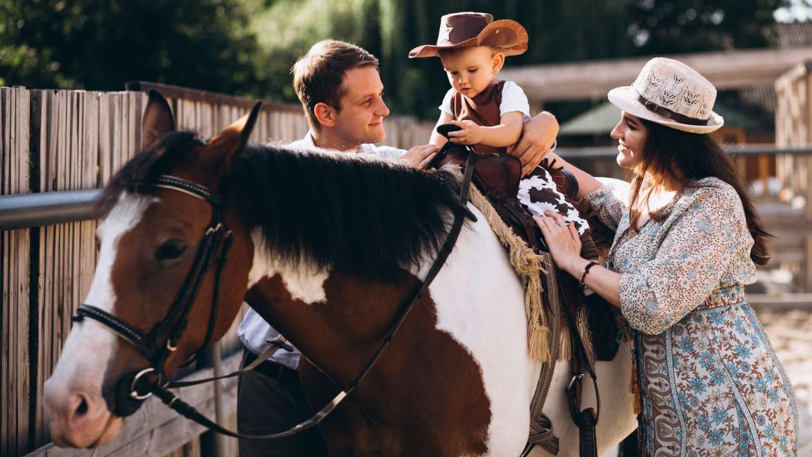Jazda konna dla dzieci – kiedy warto zapisać pociechę na zajęcia jeździeckie?