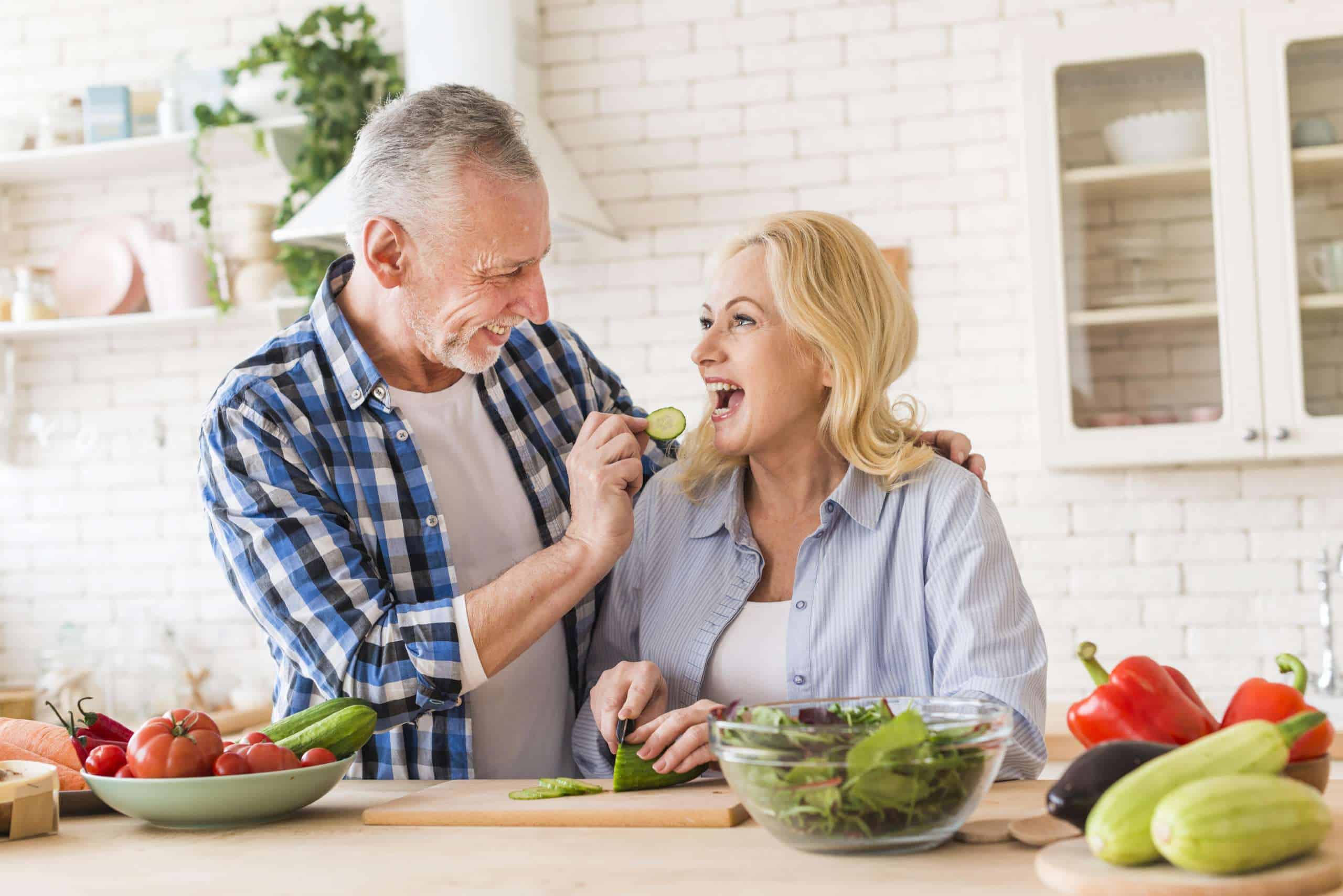Zbilansowana dieta aktywnego seniora – zasady, o których warto pamiętać