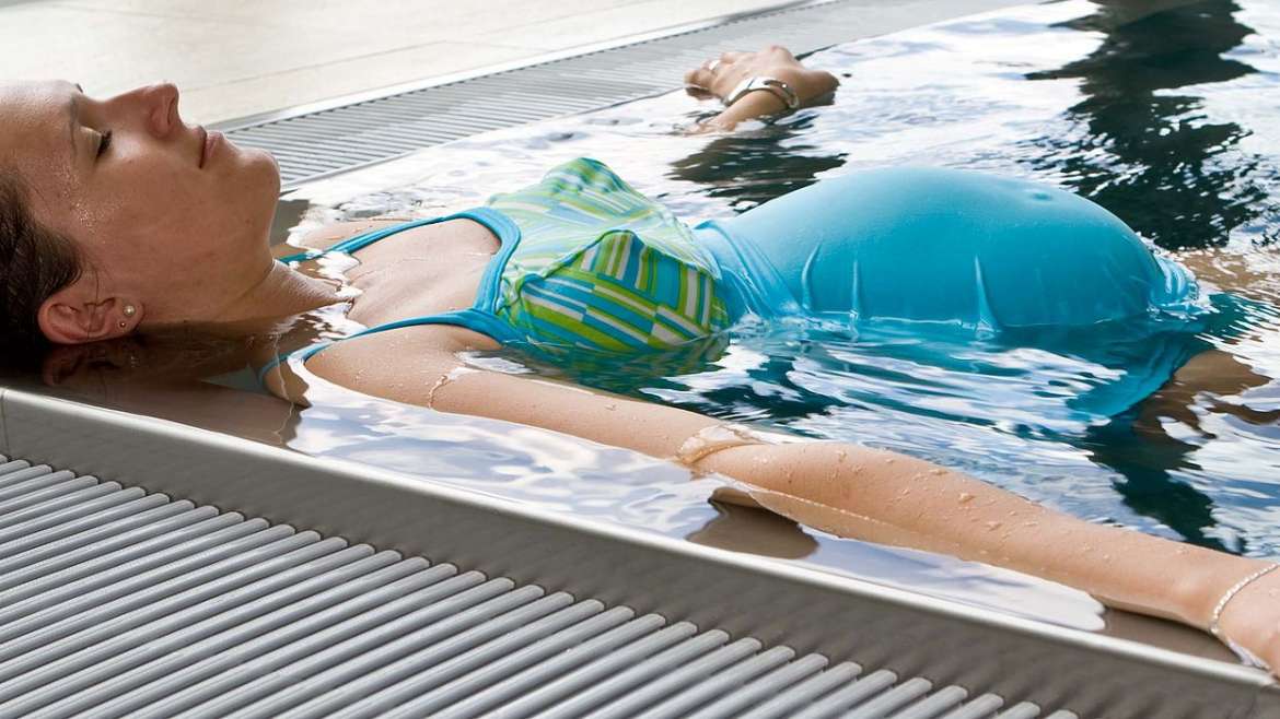 „Aqua Mama” – jak wyglądają zajęcia na basenie dla ciężarnych?
