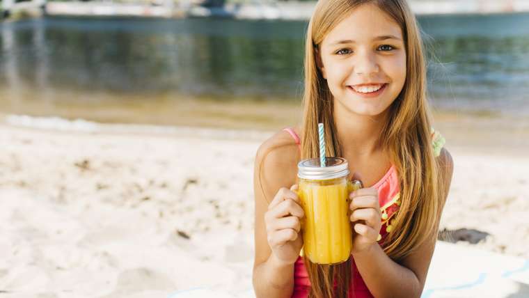 Orzeźwiające napoje domowe na lato dla dzieci i dorosłych