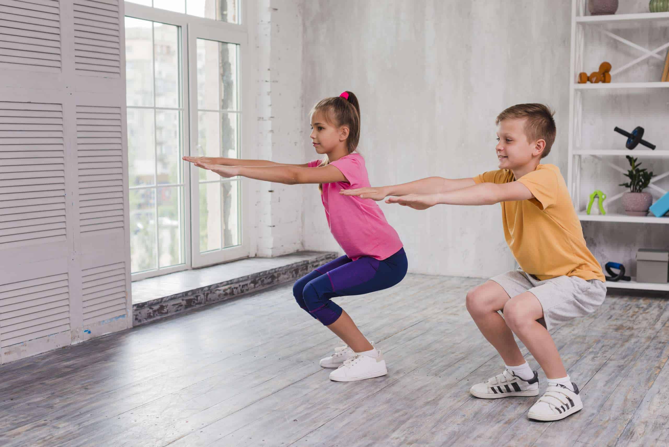 Poranna gimnastyka dla dzieci – zalety i opis ćwiczeń wykonywanych z rana