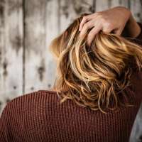 Jak poprawić kondycję słabych włosów?