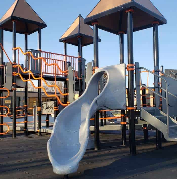 Ogrodowy plac zabaw w stylu fitness – jak go wyposażyć?