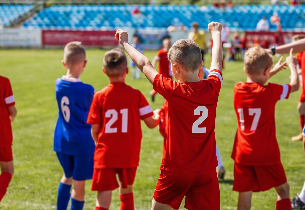 Piłkarskie marzenia w zasięgu ręki: Jak znaleźć idealny obóz dla młodego futbolisty?