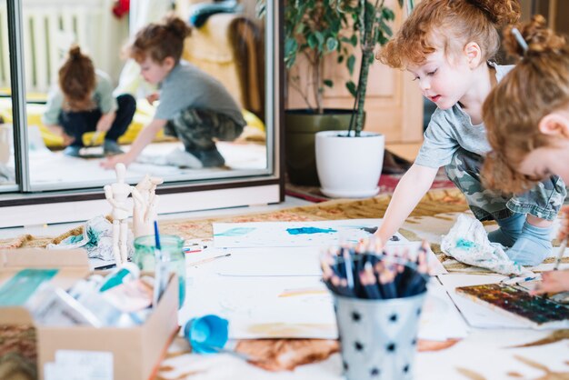 Jak rozwijać umiejętności artystyczne dziecka poprzez warsztaty kreatywne?